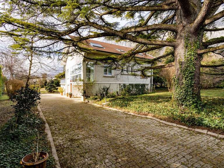 Maison Grenoble - 7 chambres - 316m²