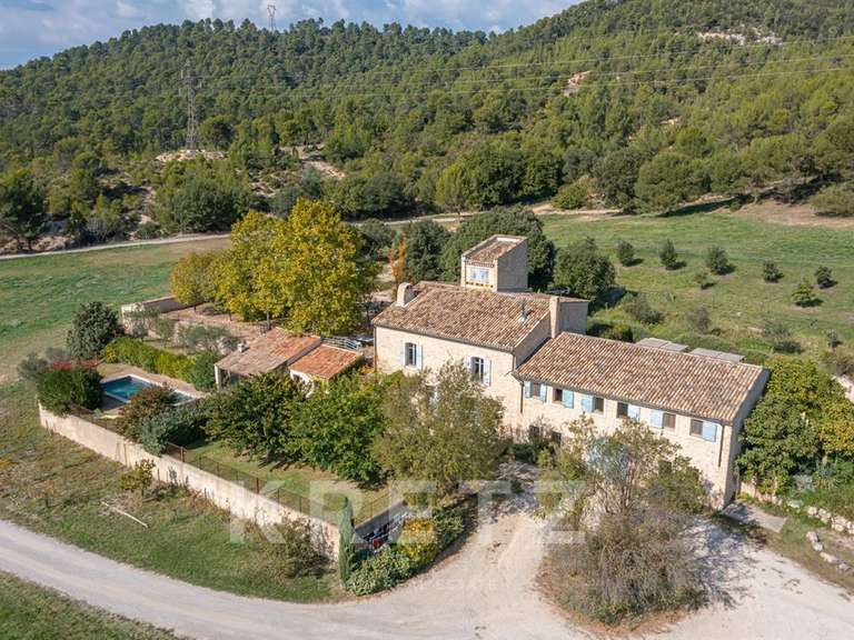 Maison Gréoux-les-Bains - 6 chambres - 700m²