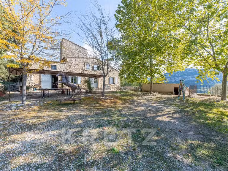 Maison Gréoux-les-Bains - 6 chambres - 700m²