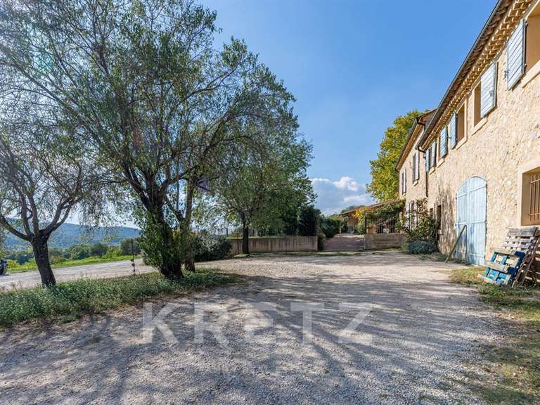 Maison Gréoux-les-Bains - 6 chambres - 700m²