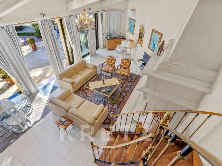 Maison Gréoux-les-Bains - 5 chambres - 255m²