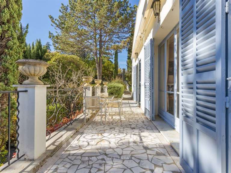 Maison Gréoux-les-Bains - 5 chambres - 255m²