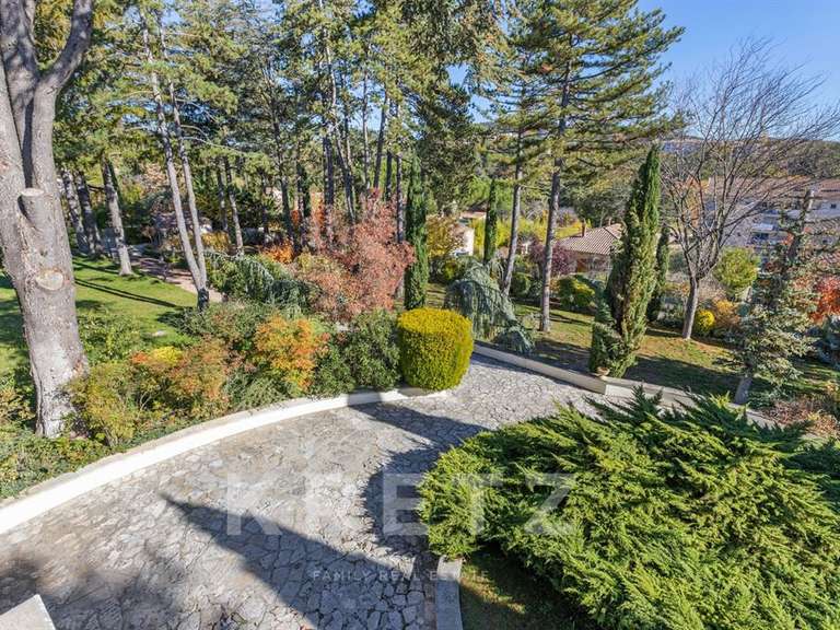 Maison Gréoux-les-Bains - 5 chambres - 255m²