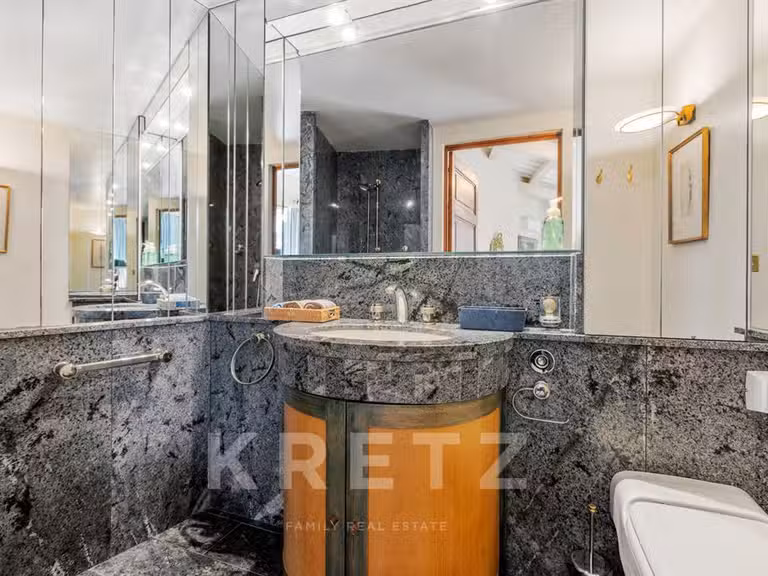 Maison Gréoux-les-Bains - 5 chambres - 255m²