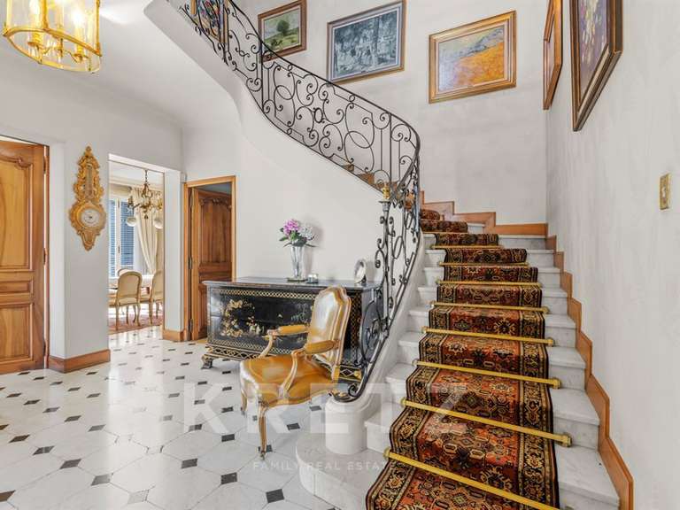 Maison Gréoux-les-Bains - 5 chambres - 255m²