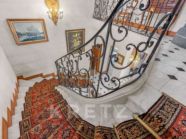 Maison Gréoux-les-Bains - 5 chambres - 255m²