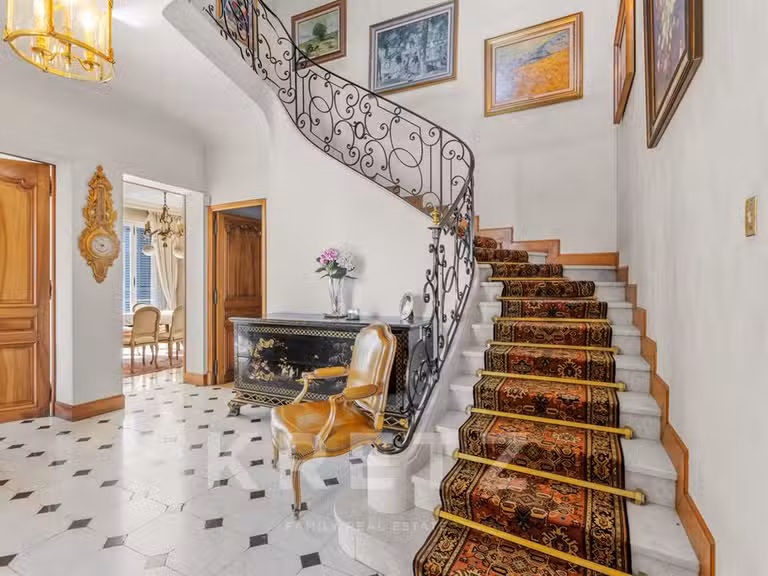 Maison Gréoux-les-Bains - 5 chambres - 255m²