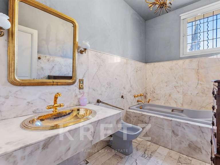 Maison Gréoux-les-Bains - 5 chambres - 255m²