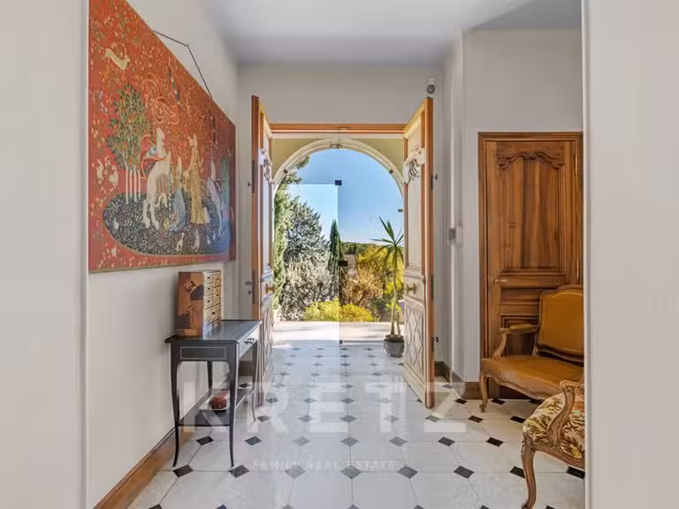 Maison Gréoux-les-Bains - 5 chambres - 255m²