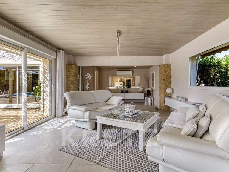 Maison Gréoux-les-Bains - 3 chambres - 200m²