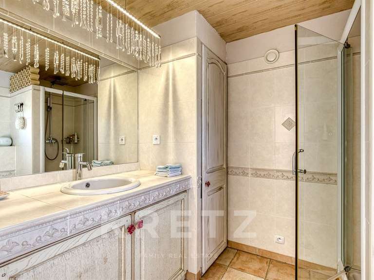 Maison Gréoux-les-Bains - 3 chambres - 200m²