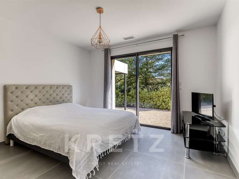 Maison Gréoux-les-Bains - 4 chambres - 300m²