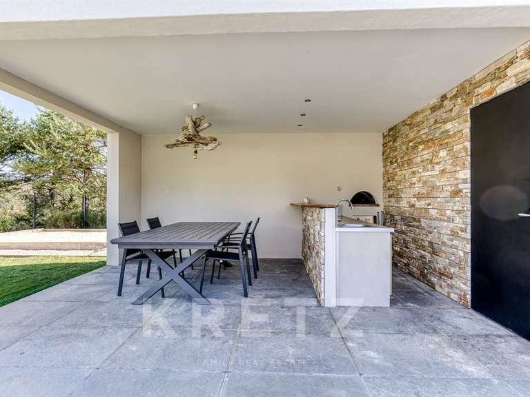 Maison Gréoux-les-Bains - 4 chambres - 300m²