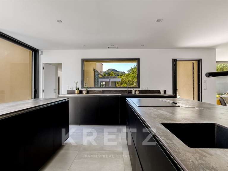 Maison Gréoux-les-Bains - 4 chambres - 300m²