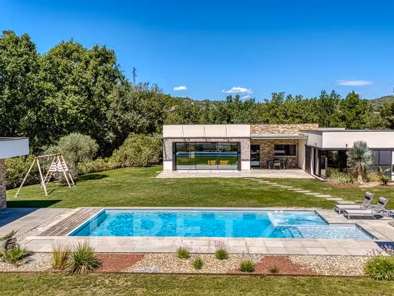 Maison Gréoux-les-Bains - 4 chambres - 300m²