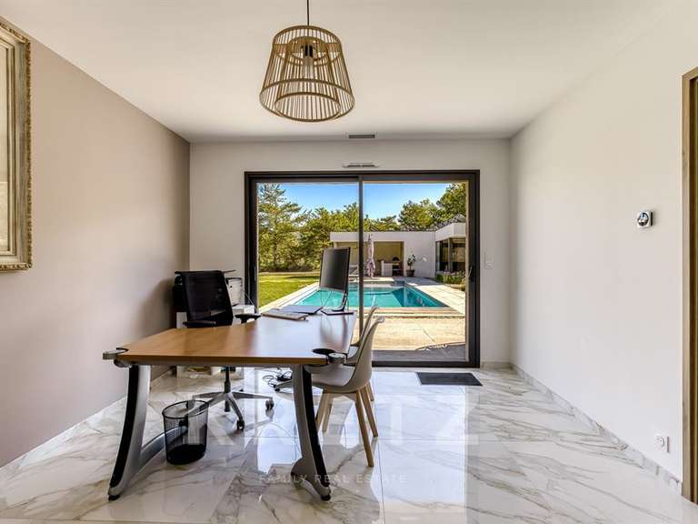 Maison Gréoux-les-Bains - 4 chambres - 300m²