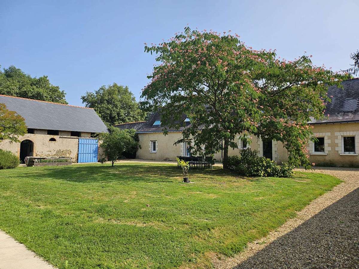 Maison Grez-Neuville