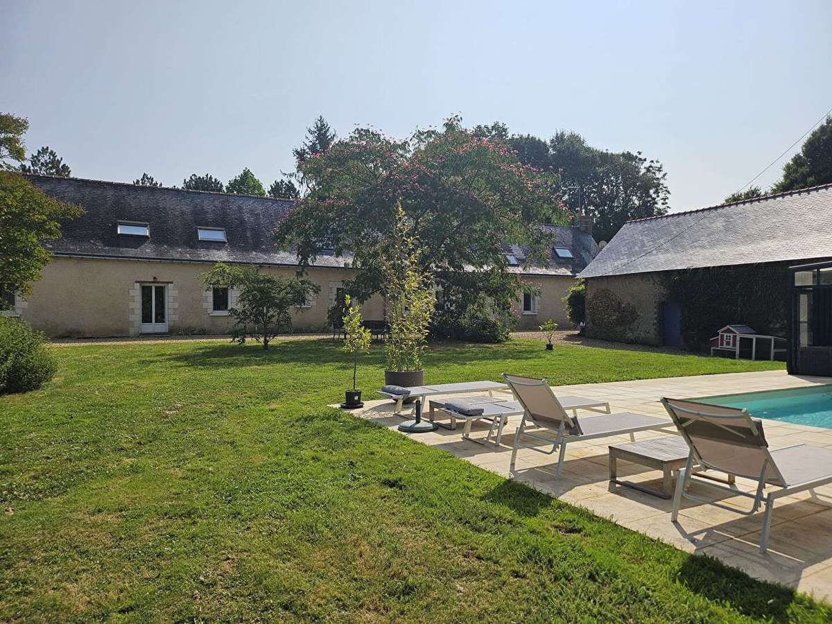 Maison Grez-Neuville