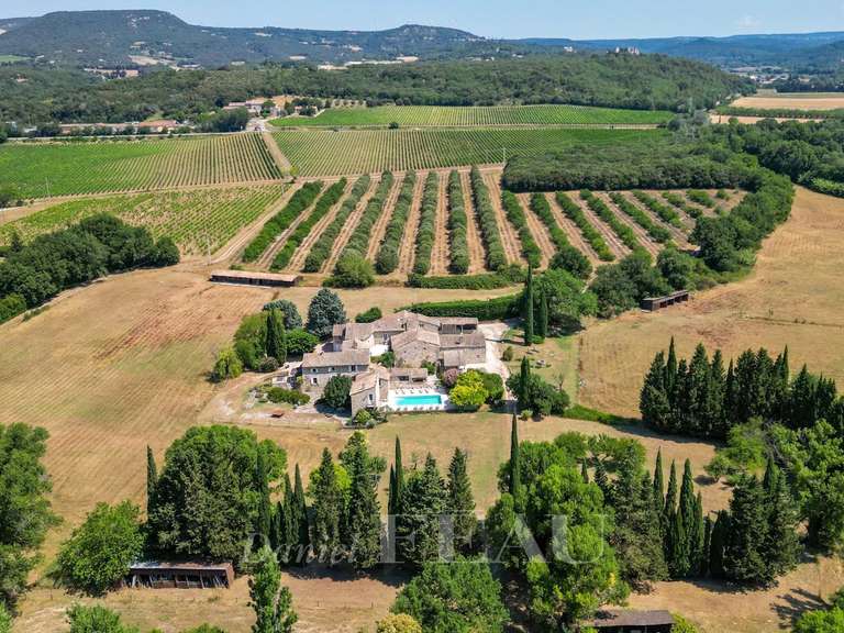 Maison Grignan - 12 chambres - 723m²