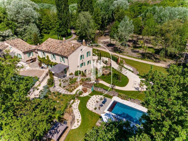 Maison Grignan - 8 chambres - 780m²