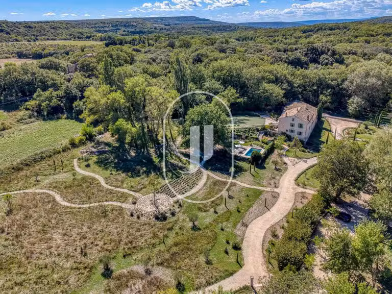 Maison Grignan - 8 chambres - 780m²