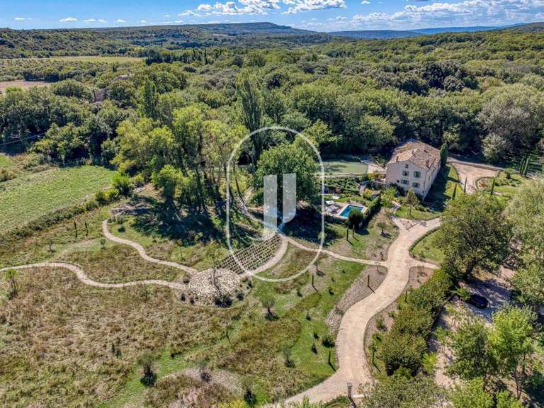 Maison Grignan - 8 chambres - 780m²