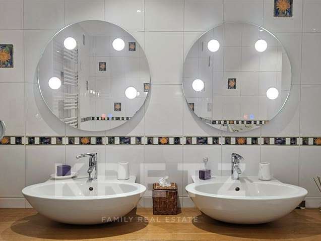 Maison Grignan - 3 chambres - 250m²