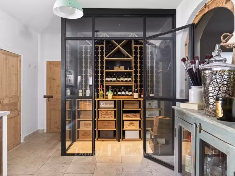 Maison Grignan - 7 chambres - 680m²