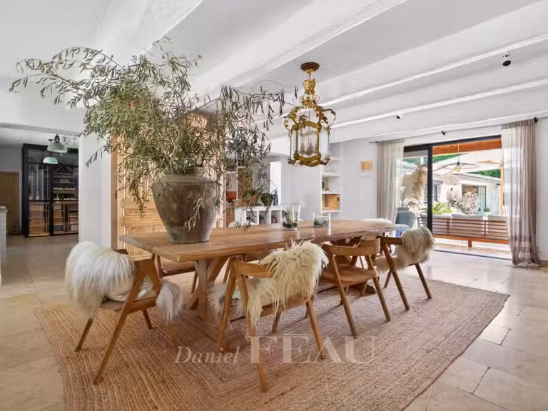 Maison Grignan - 7 chambres - 680m²