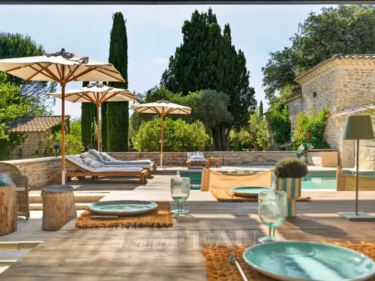 Maison Grignan - 7 chambres - 680m²
