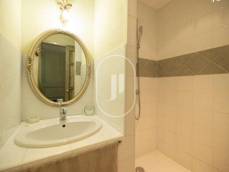 Maison Grignan - 8 chambres - 322m²