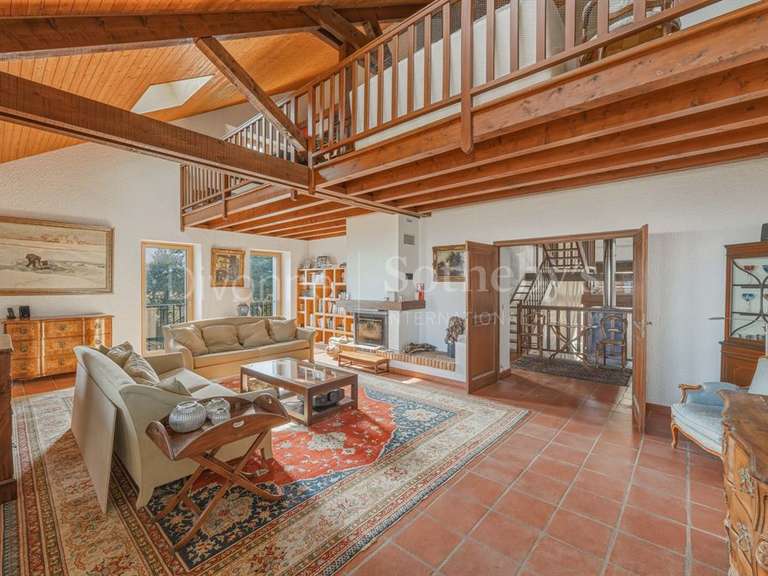 Maison Grilly - 6 chambres - 587m²