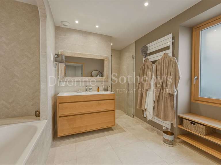 Maison Grilly - 5 chambres - 587m²