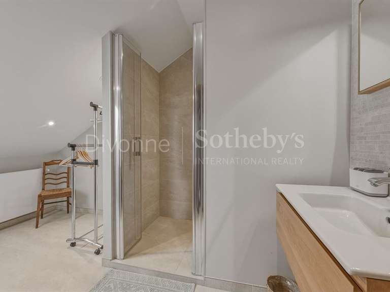Maison Grilly - 6 chambres - 587m²