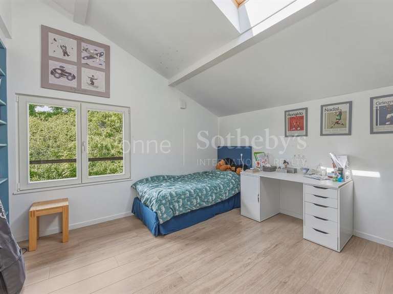 Maison Grilly - 5 chambres - 239m²