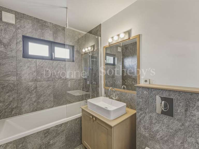 Maison Grilly - 5 chambres - 239m²