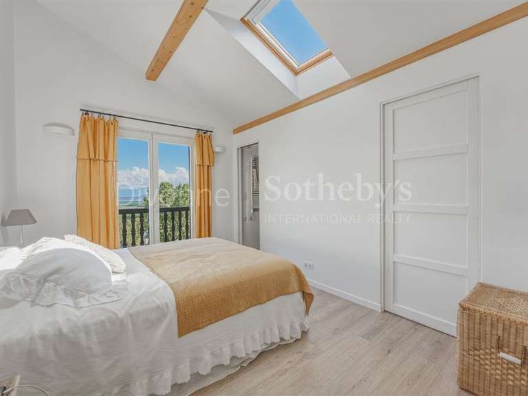 Maison Grilly - 5 chambres - 239m²