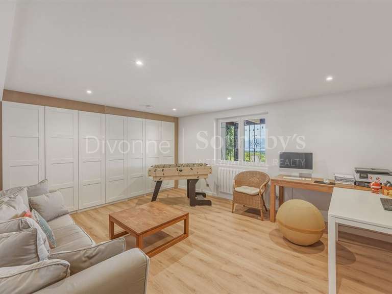 Maison Grilly - 5 chambres - 239m²