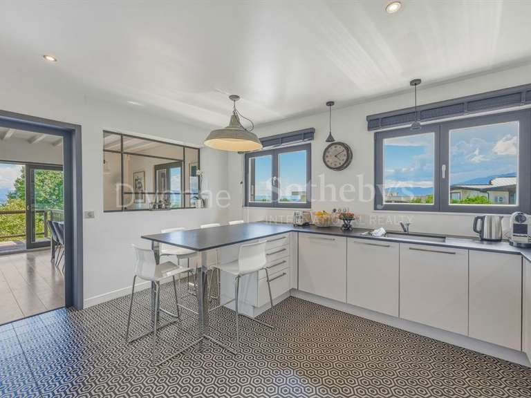 Maison Grilly - 5 chambres - 239m²