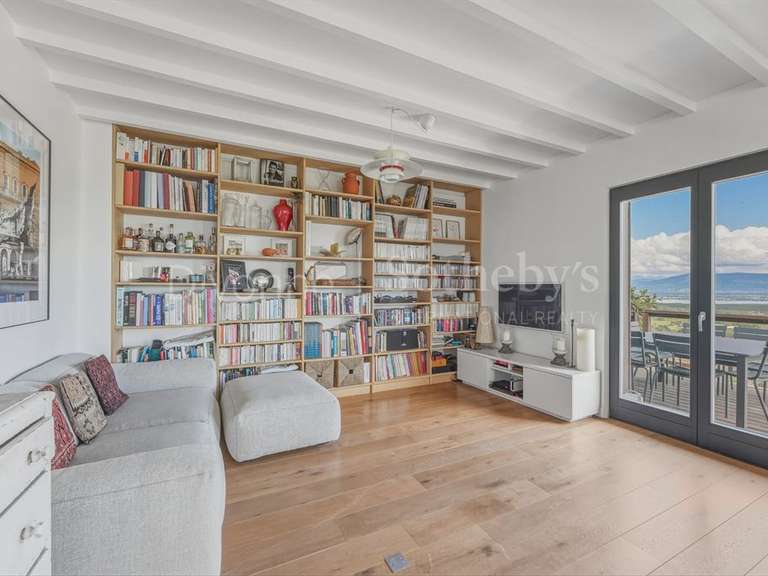 Maison Grilly - 5 chambres - 239m²