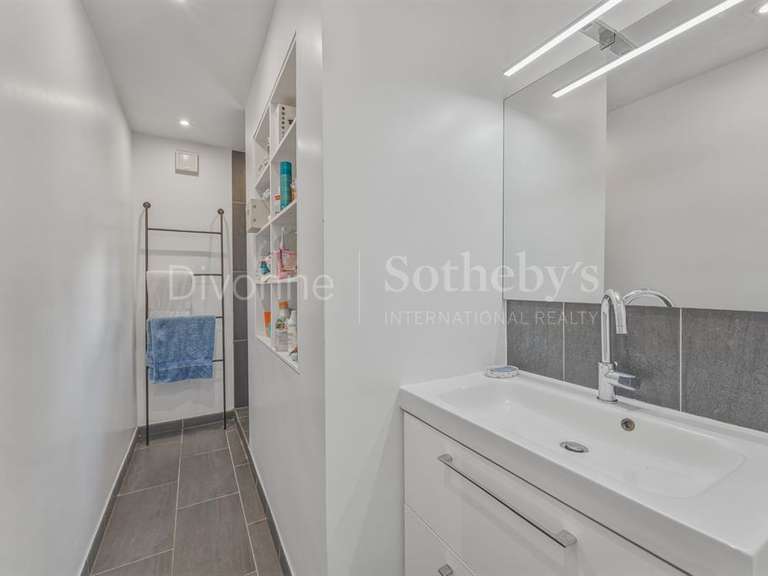 Maison Grilly - 5 chambres - 239m²