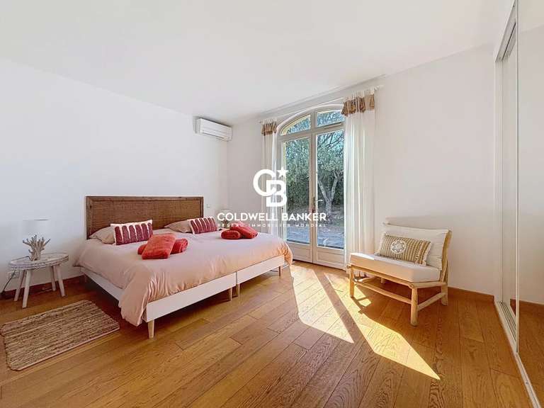 Maison Grimaud - 4 chambres - 244m²