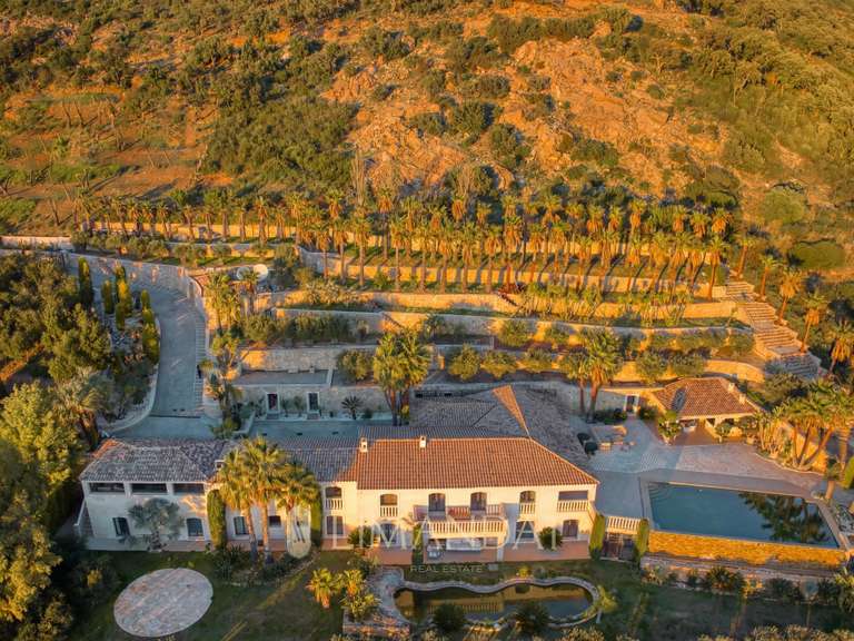 Propriété Grimaud - 6 chambres - 580m²