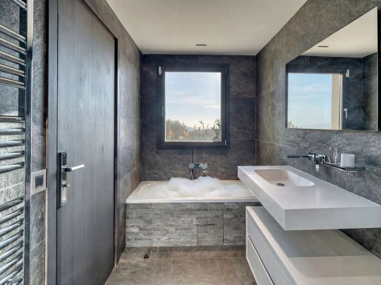 Propriété Grimaud - 6 chambres - 580m²