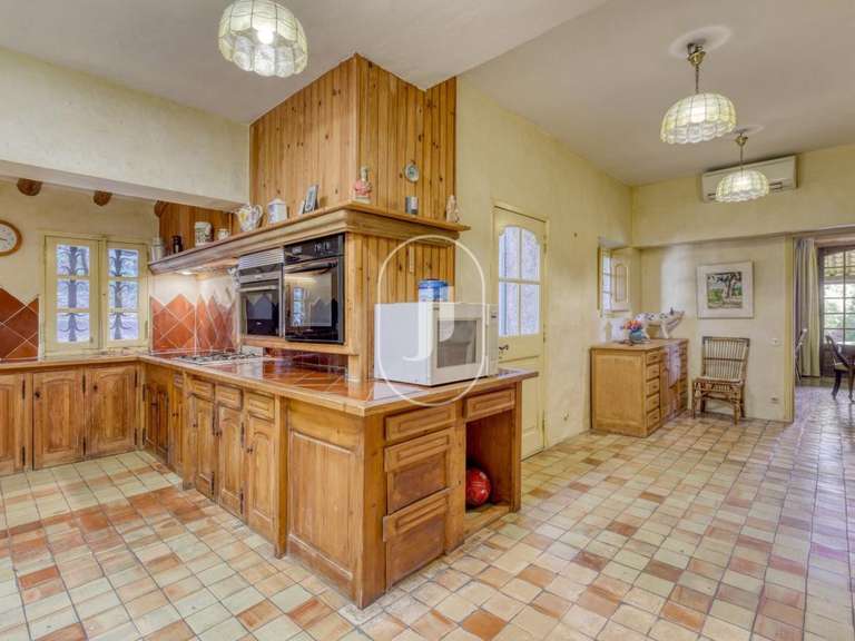 Propriété Grimaud - 9 chambres - 500m²