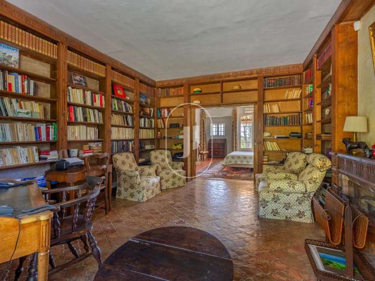Propriété Grimaud - 9 chambres - 500m²
