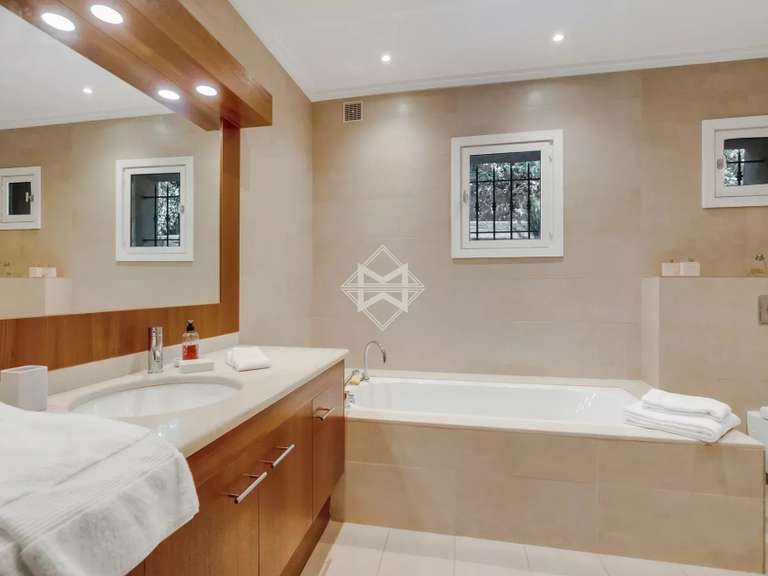 Propriété Grimaud - 3 chambres - 350m²