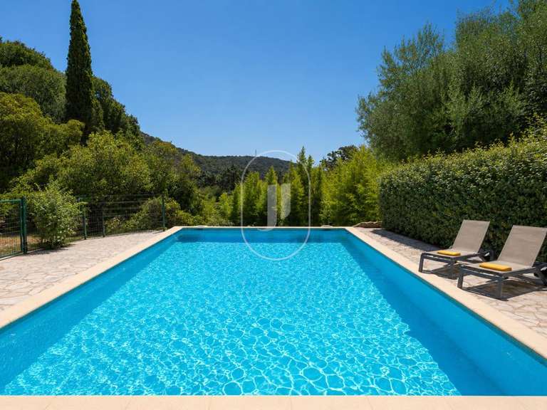 Propriété Grimaud - 8 chambres - 332m²