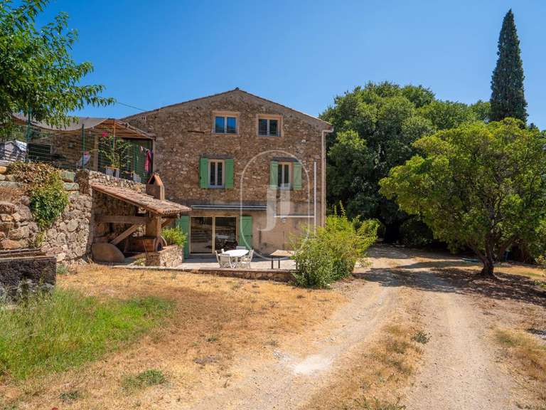 Propriété Grimaud - 8 chambres - 332m²