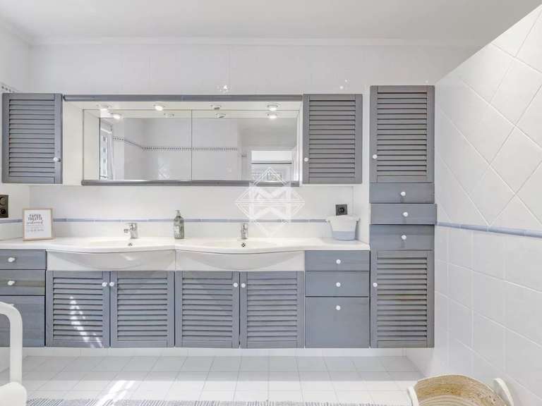 Villa Grimaud - 5 bedrooms - 350m²